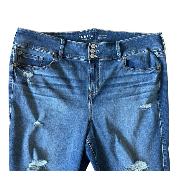 TORRID #FeelTheFit Crop Jegging Super Soft distressed stretch size 22 - Picture 2 of 7